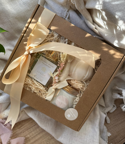 zestaw zapachowy „Rozpachnione chwile” z dyfuzorem i świeczką

naturalny dyfuzor z patyczkami i mini świeczka z wosku sojowego

zestaw zapachowy od Candle House Manufacture

prezent zapachowy do domu – dyfuzor i świeczka